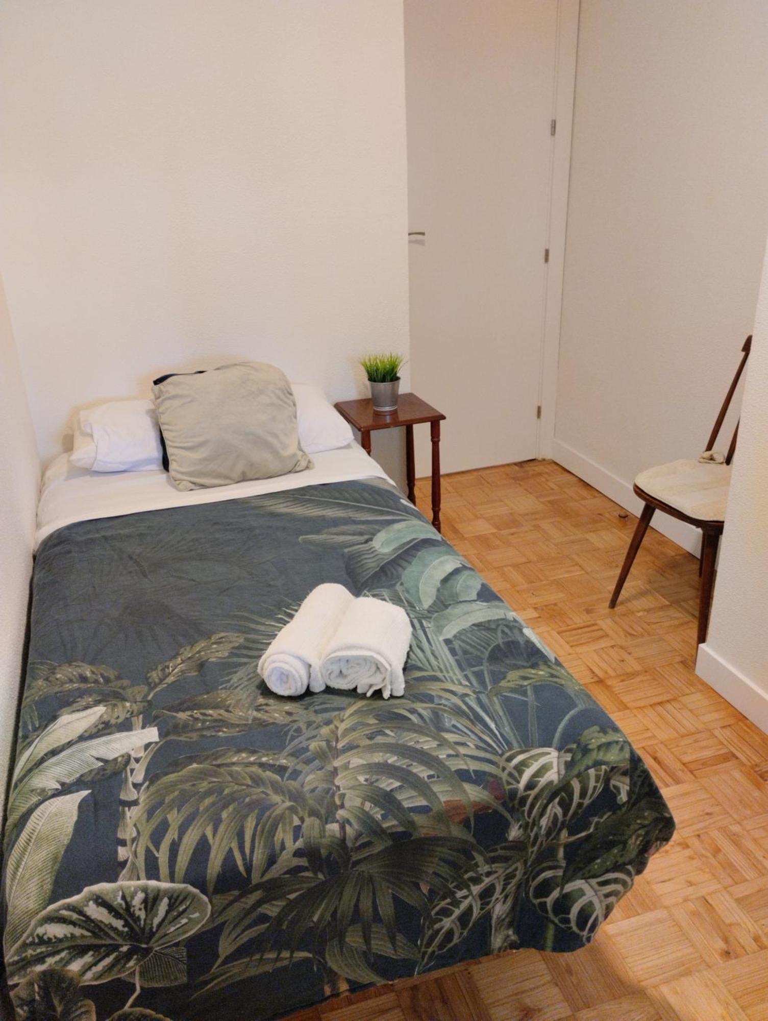 Habitacion Confort En Chamartin Madrid Exterior foto