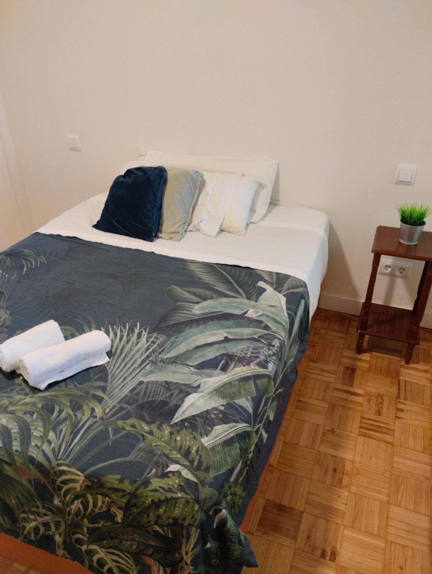 Habitacion Confort En Chamartin Madrid Exterior foto