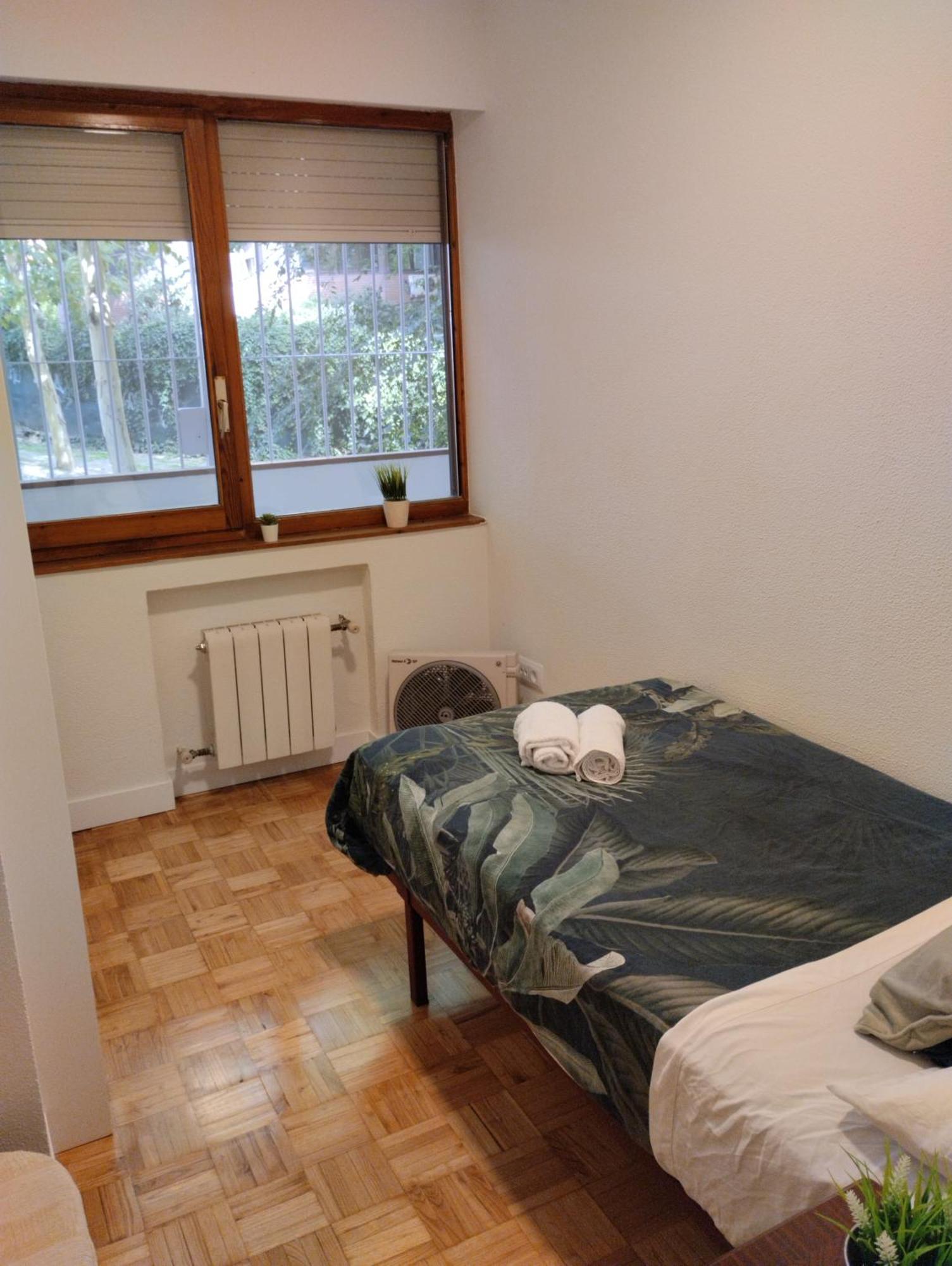 Habitacion Confort En Chamartin Madrid Exterior foto
