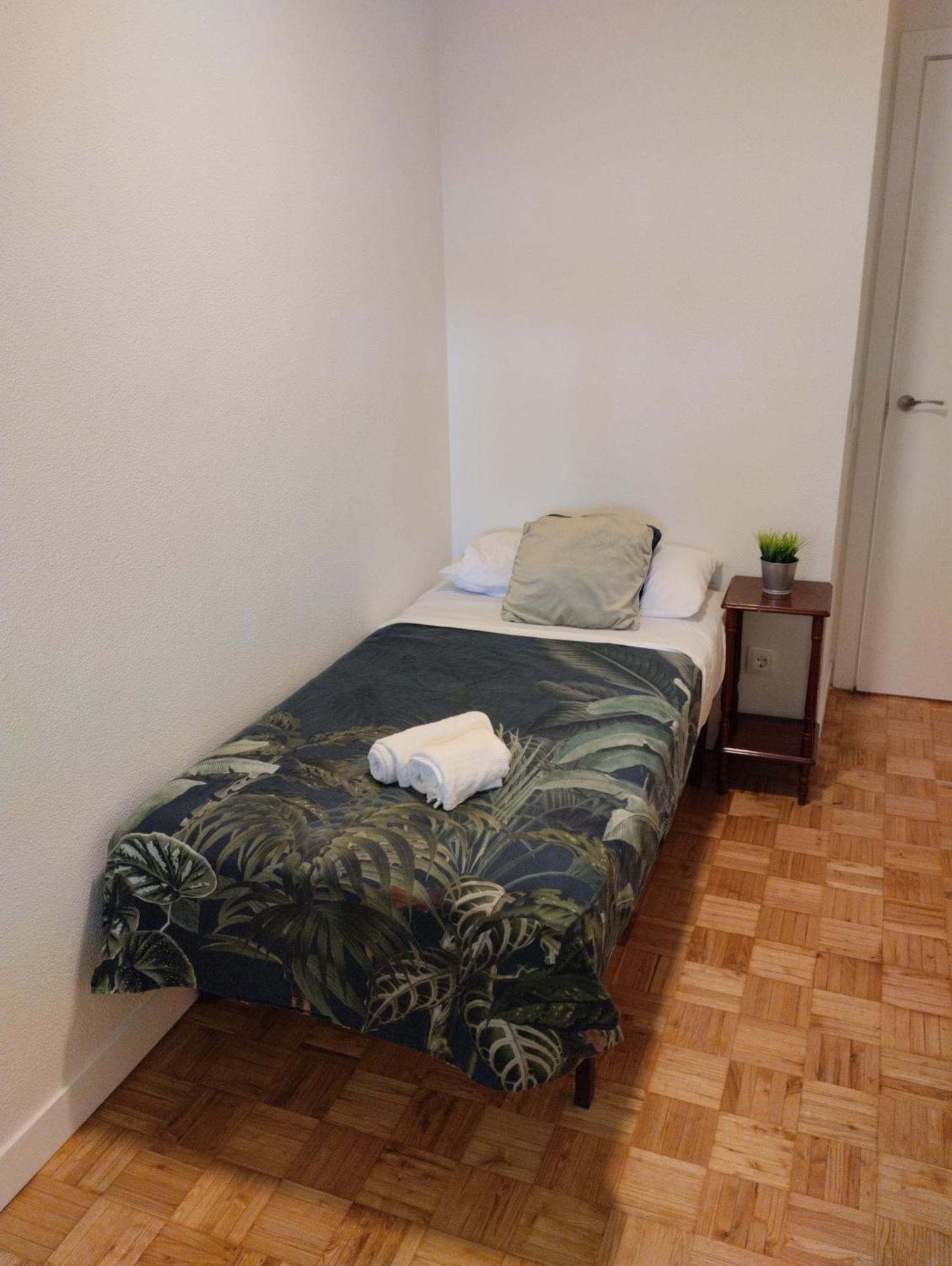 Habitacion Confort En Chamartin Madrid Exterior foto